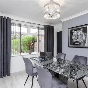 Modern 10 Mins To , Belfast United Kingdom