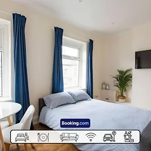 New Private By Stirkmartin Short Lets & Serviced With Free Parking & 7mins From Centre Cardiff